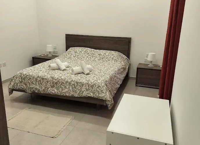 M'scala Cosy 2 Bedroom Penthouse * Tas-Sienja